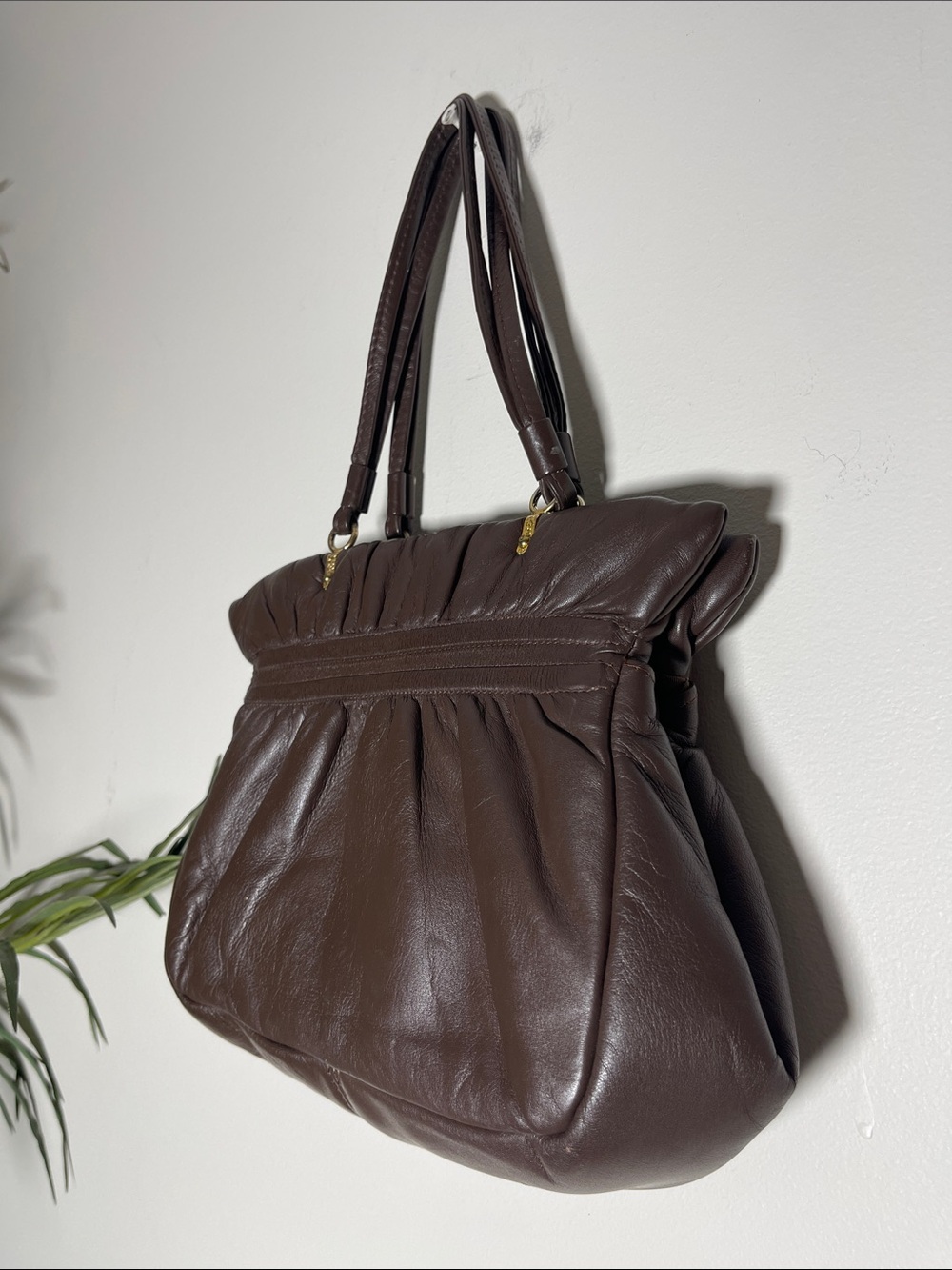 JANE SHILTON | Vintage Brown Leather Ruched Kiss Lock Handbag | Made in England